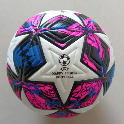Bola de futebol branca com padrão colorido e texto IMPLE HAPPY SPORTS FOOTBALL