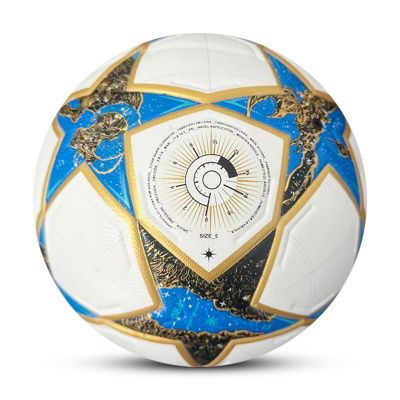 Bola de futebol branca com estrelas douradas e azuis e texto SIZE 5