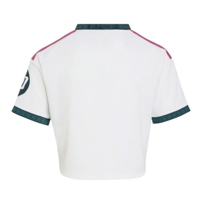 Camisola desportiva branca vista de costas com detalhes em verde e rosa