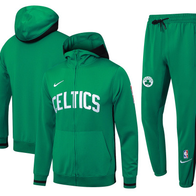 Conjunto desportivo verde com casaco e calças CELTICS e logos Nike e NBA