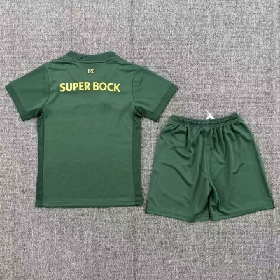 Conjunto de roupa desportiva verde com texto SUPER BOCK amarelo