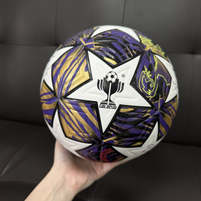 Bola de futebol branca com padrão de estrelas e logotipo GOLOCUP