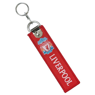 Chaveiro em tecido vermelho com logo do Liverpool e texto LIVERPOOL