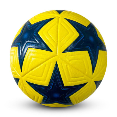 Bola de futebol amarela com estrelas azuis