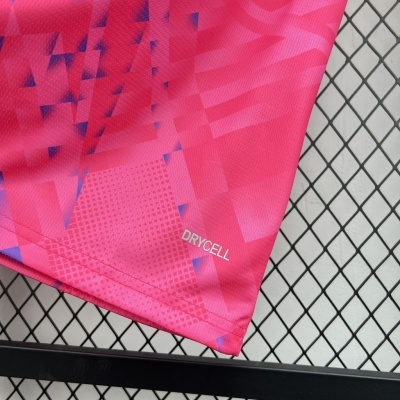 Tecido rosa esportivo com padrão geométrico e texto DRYCELL