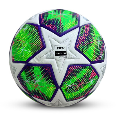 Bola de futebol branca com padrão verde, roxo e rosa e texto FIFA QUALITY PRO