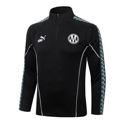 Camisola desportiva preta de manga comprida com fecho e detalhes geométricos nas mangas