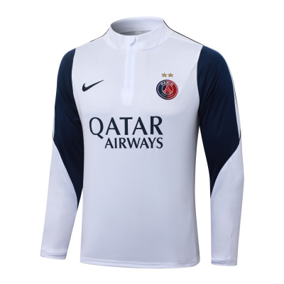 Camisola desportiva branca e azul com logotipo Paris Saint-Germain e texto QATAR AIRWAYS.