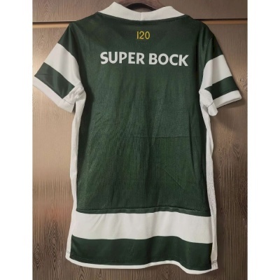 Camisola desportiva verde e branca com texto Super Bock e número 120