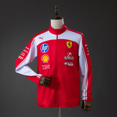 Casaco desportivo vermelho e branco com vários logótipos e fecho zipper frontal