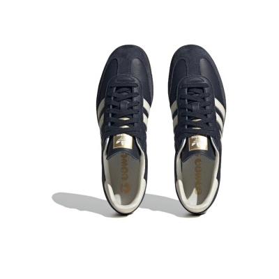 Par de sapatilhas Adidas azul escuro com riscas brancas e logo dourado