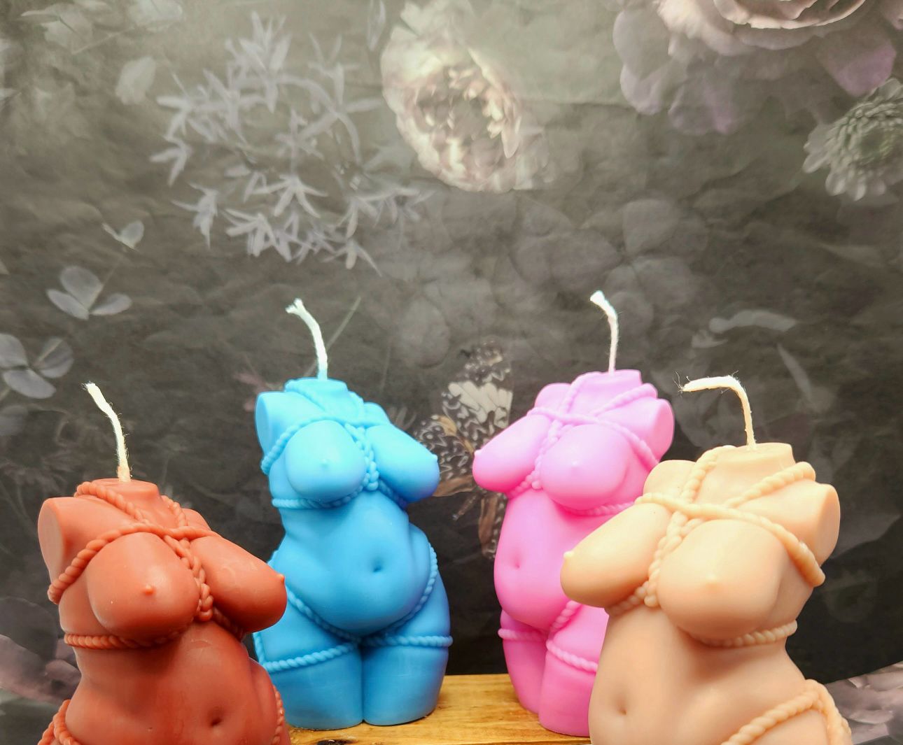 Vela Aromática Corpo Feminino Velas decorativas coloridas em forma de corpo feminino com cordões