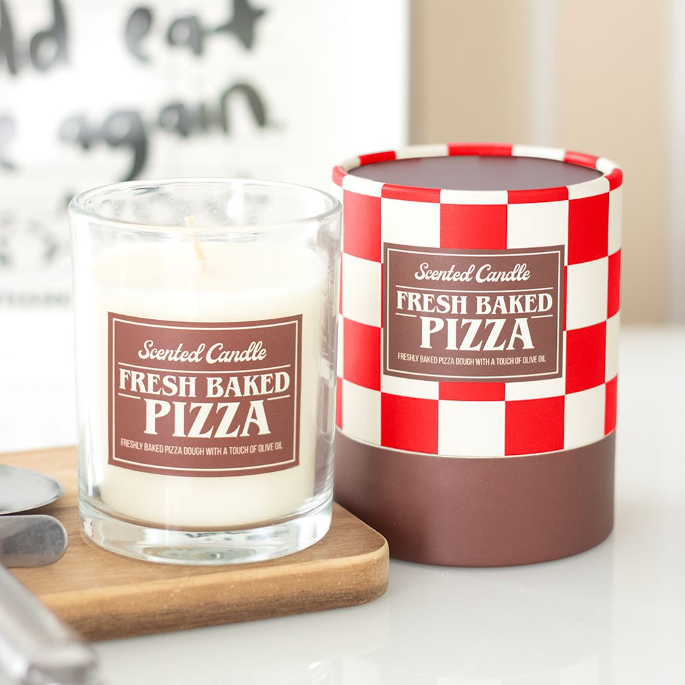 Vela perfumada fresh baked pizza com embalagem vermelha e branca