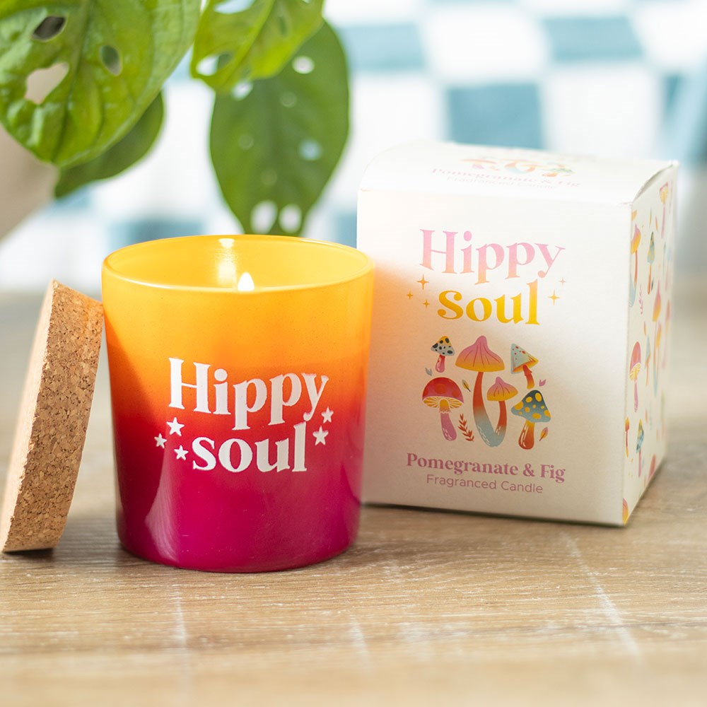 Vela perfumada Hippy Soul com copo em degradê e caixa com ilustrações de cogumelos