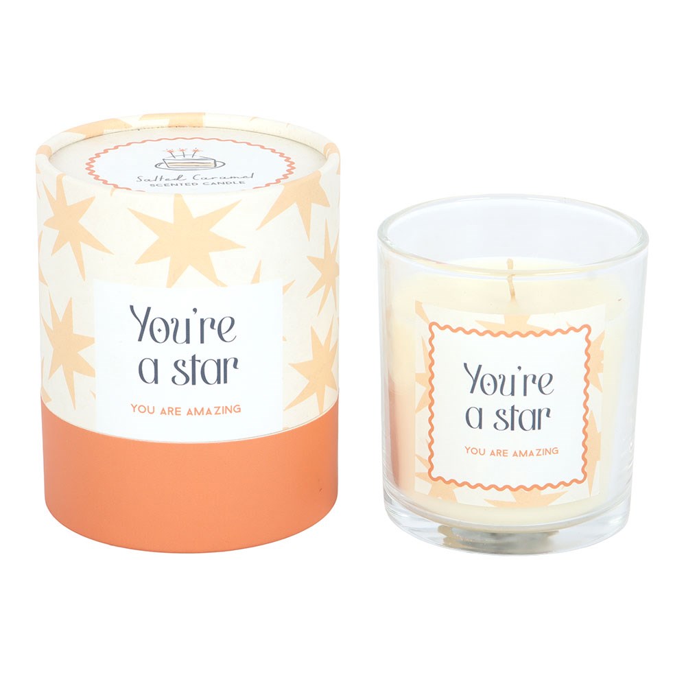 Vela perfumada em copo de vidro com embalagem cilíndrica decorada com estrelas cor-de-rosa