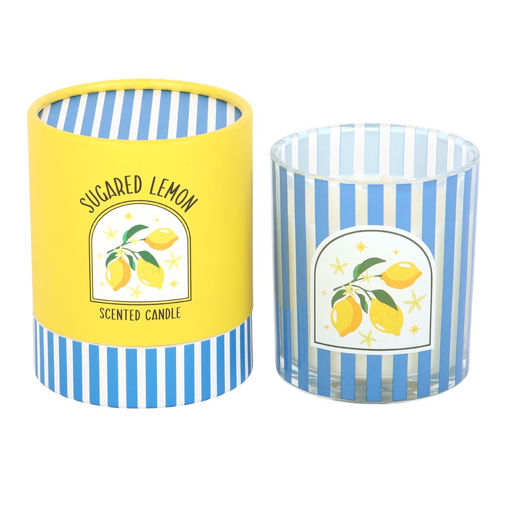 Vela perfumada Sugared Lemon com padrão listrado azul e branco e embalagem amarela