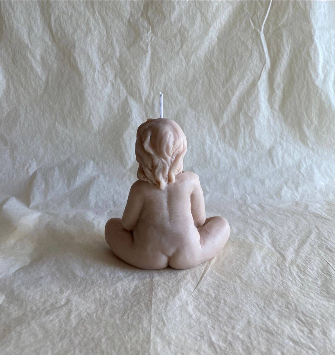 Vela Aromática Grávida Vela em forma de figura humana sentada, vista de costas