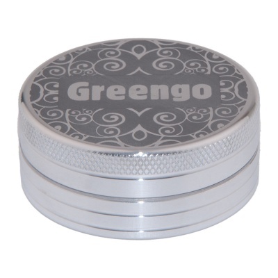 Depilador metálico prateado com texto Greengo e padrão decorativo no topo