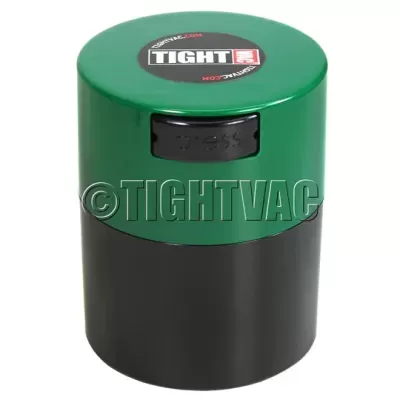 Recipiente cilíndrico verde e preto com etiqueta TIGHT
