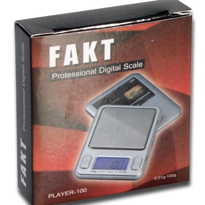 Embalagem da balança digital profissional FAKT PLAYER-100 com imagem da balança cinza prateado e visor digital azul