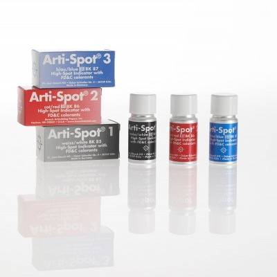Frascos e caixas Arti-Spot® com cores preta, vermelha e azul para uso em pintura
