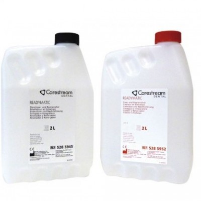 Duas embalagens plásticas translúcidas Carestream Dental com tampas preta e vermelha