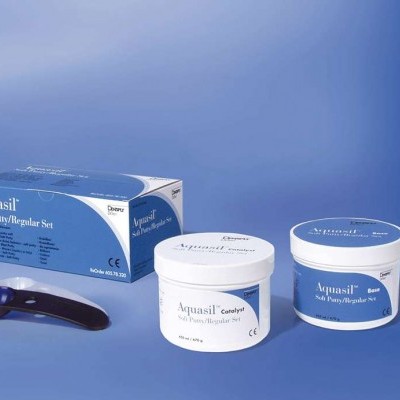 Conjunto Aquasil Soft Putty/Regular para moldagem com embalagens brancas e espátula azul