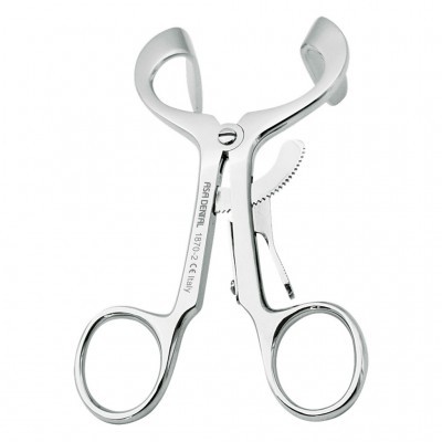 Instrumento cirúrgico metálico prateado com alças para os dedos