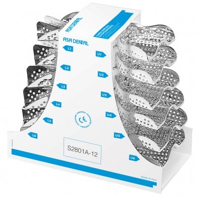 Conjunto de moldes dentários metálicos em suporte branco com texto azul