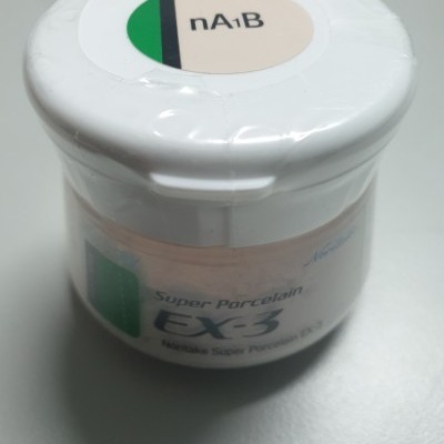 Frasco branco com tampa e etiqueta do produto Super Porcelain EX-3