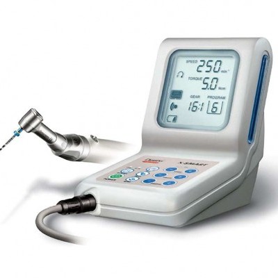 Aparelho médico de endodontia digital com ecrã e peça de mão metálica