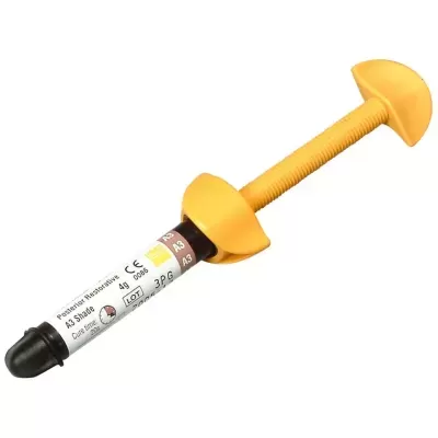 Seringa amarela e branca para resina dental com etiquetas, fundo branco