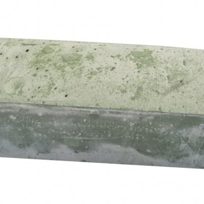 Bloco de construção em cimento cinza com textura rugosa