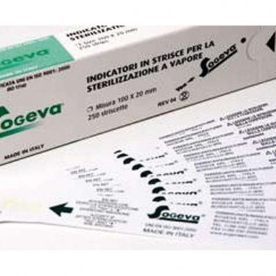 Caixa branca e verde e tiras indicadoras Sogeva para esterilização a vapor