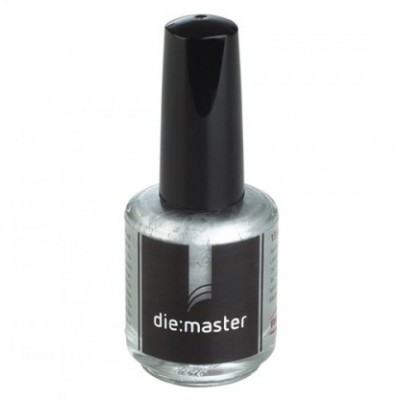 Frasco de verniz de unhas prateado com tampa preta e rótulo preto 'die:master'.