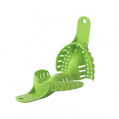 dois coadores de sumo verdes em plástico com vários orifícios