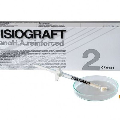 Caixa branca com seringa e prato transparentes, com texto FISIOGRAFT nanoH.A.reinforced