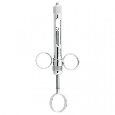 Seringa metálica prateada com anéis para os dedos