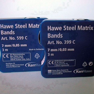 Dois pacotes quadrados azul escuro de bandas matriciais Hawe Steel Matrix Bands