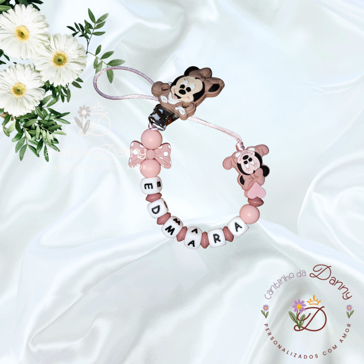 Colar personalizado de contas com o nome EDMARA e figuras da Minnie em silicone cor de rosa
