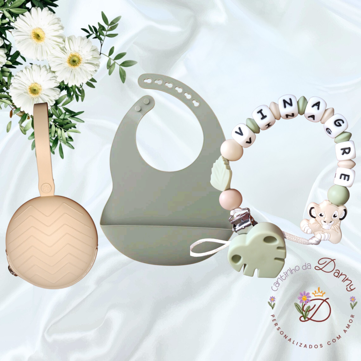 Bolsa redonda bege, babete cinzento e porta-chupetas com nome VIANA AGRE
