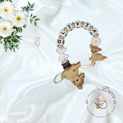 Pulseira ou porta-chupeta com nome OLÍVIA e personagem veado
