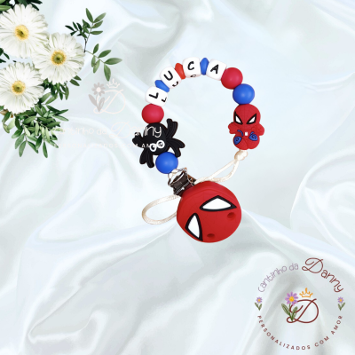 Prendedor de chupeta personalizado com nome LUCA e decoração de Homem-Aranha em silicone
