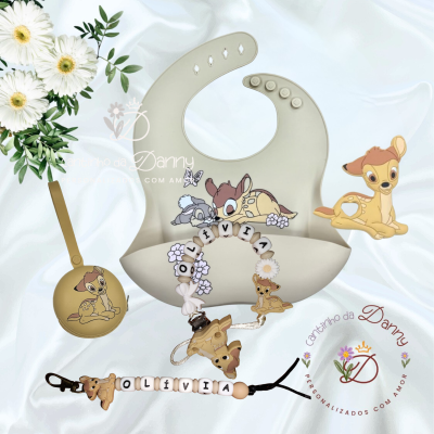Conjunto para bebé com babete de silicone cinzento, chupeta, pulseira e prendepapeis com nome Olívia e tema Bambi