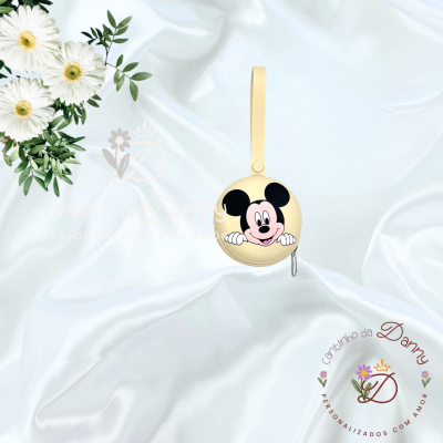 Bolsa redonda bege com desenho do Mickey Mouse e alça pendurada
