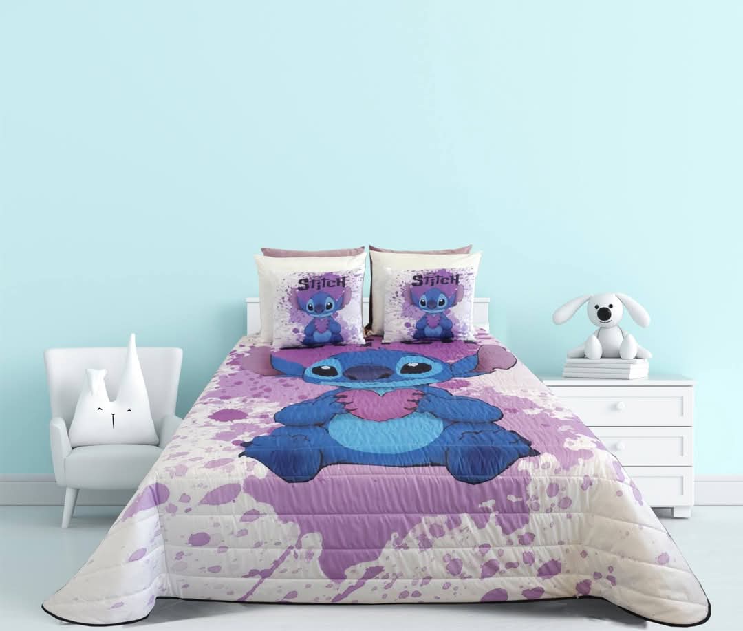 Edredão Stitch primavera/verão Colcha e fronhas com estampa do Stitch em cama de quarto azul claro