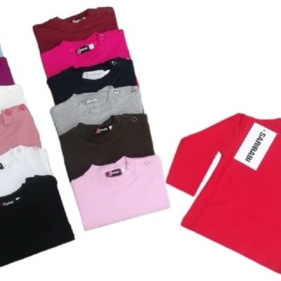 camisolas de bebé de várias cores com etiqueta INVENTUS