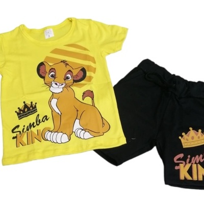 Conjunto infantil amarelo e preto com estampa do Simba e texto Simba KING