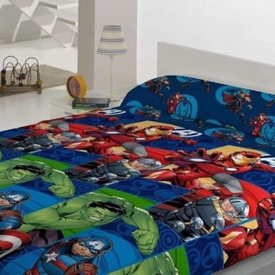 Cama solteiro roupa cama Avengers colorida ambiente interior