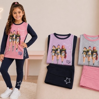 Conjunto roupa criança com camisola rosa e leggings azul escuro com estampado de personagens e estrelas